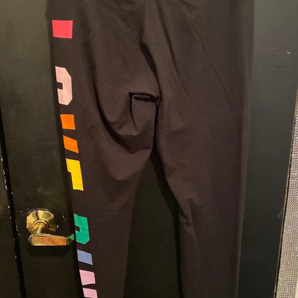 Love pink leggings - Picture 3 of 4